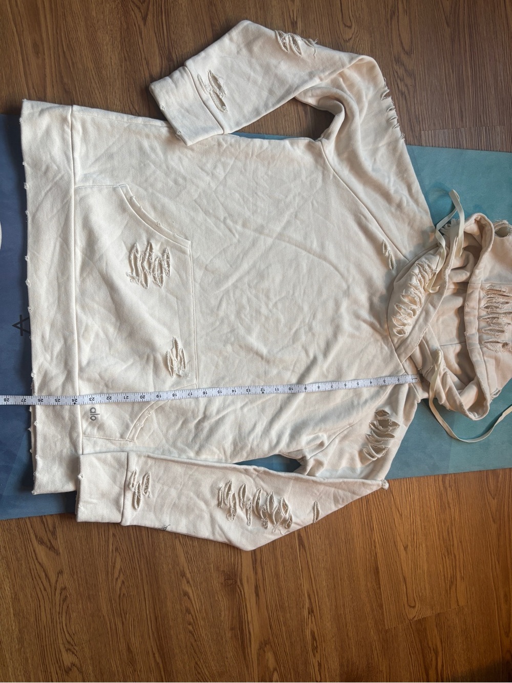 Alo yoga Distressed Hooded Pullover Sweatshirt - Cream L